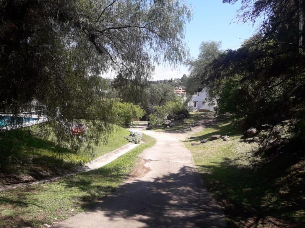 Departamentos Carlos Paz Bajada Al Lago 维拉卡洛斯帕兹 外观 照片