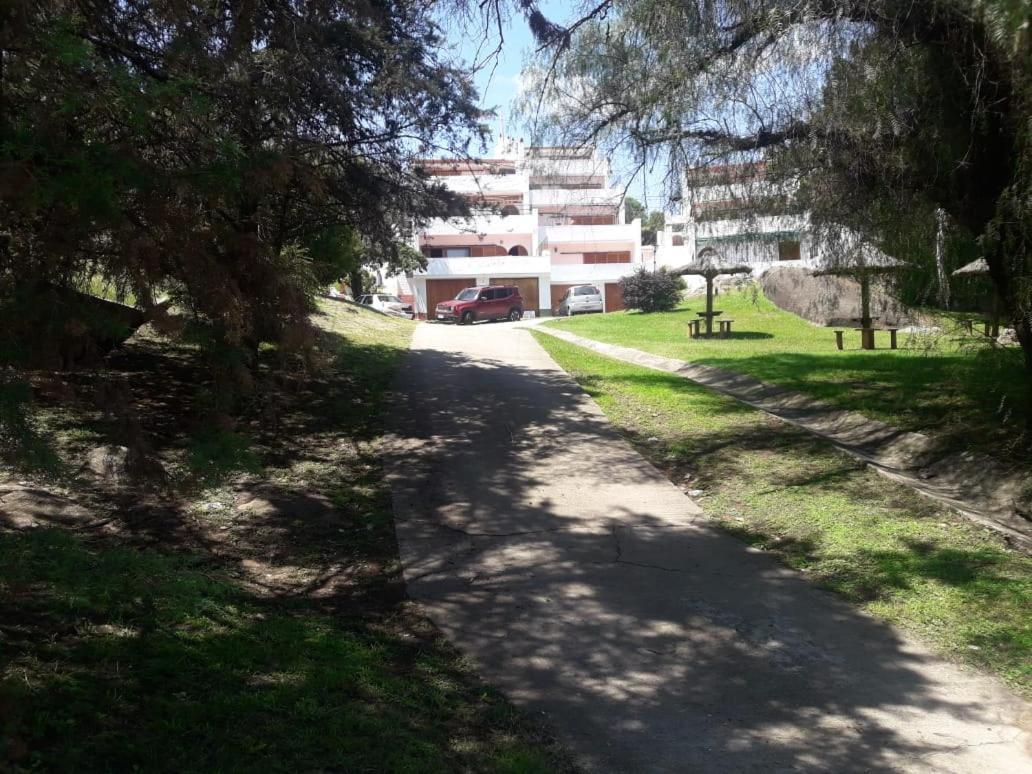 Departamentos Carlos Paz Bajada Al Lago 维拉卡洛斯帕兹 外观 照片