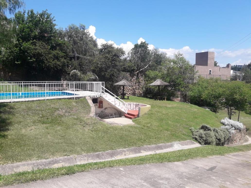 Departamentos Carlos Paz Bajada Al Lago 维拉卡洛斯帕兹 外观 照片